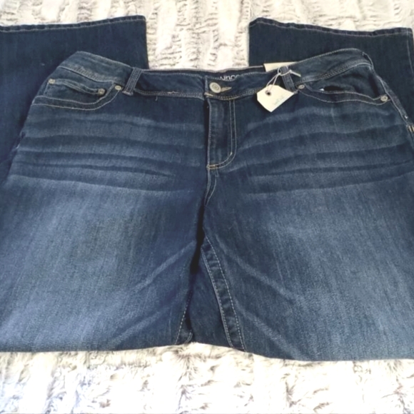Maurices Women's Plus Mid Rise Boot Cut Jeans Medium Wash Size 18W Short New - Picture 4 of 9